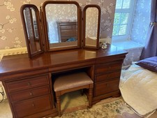 Gorgeous 5 Piece Bedroom Set